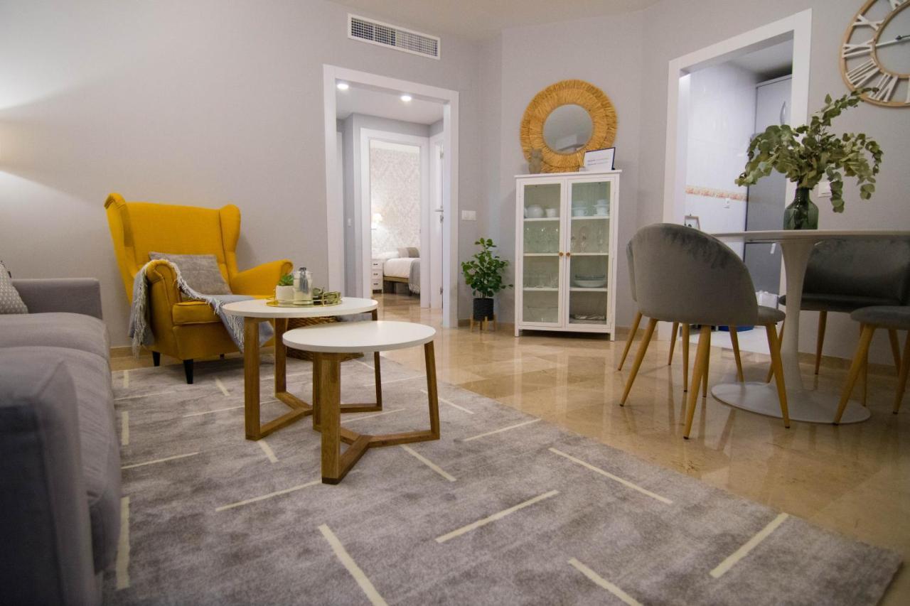 New! Luxury Center & 2 Balconies Apartment *