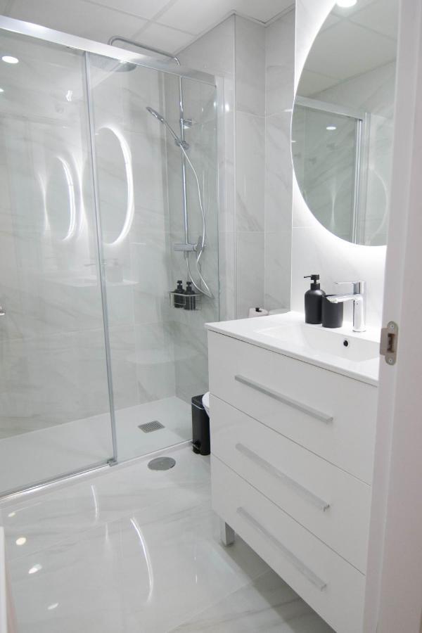 New! Luxury Center & 2 Balconies Apartment *