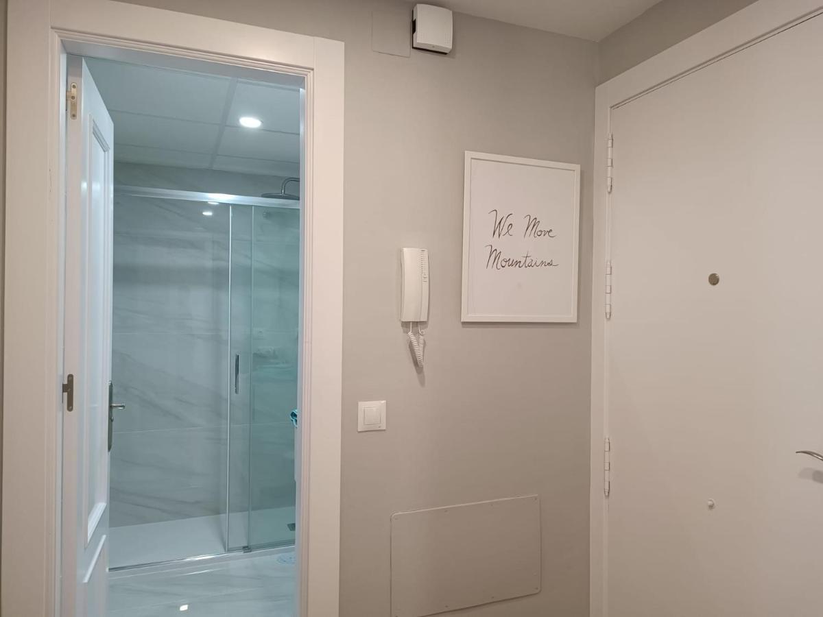 New! Luxury Center & 2 Balconies Apartment *