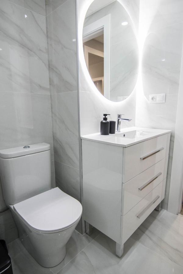 New! Luxury Center & 2 Balconies *